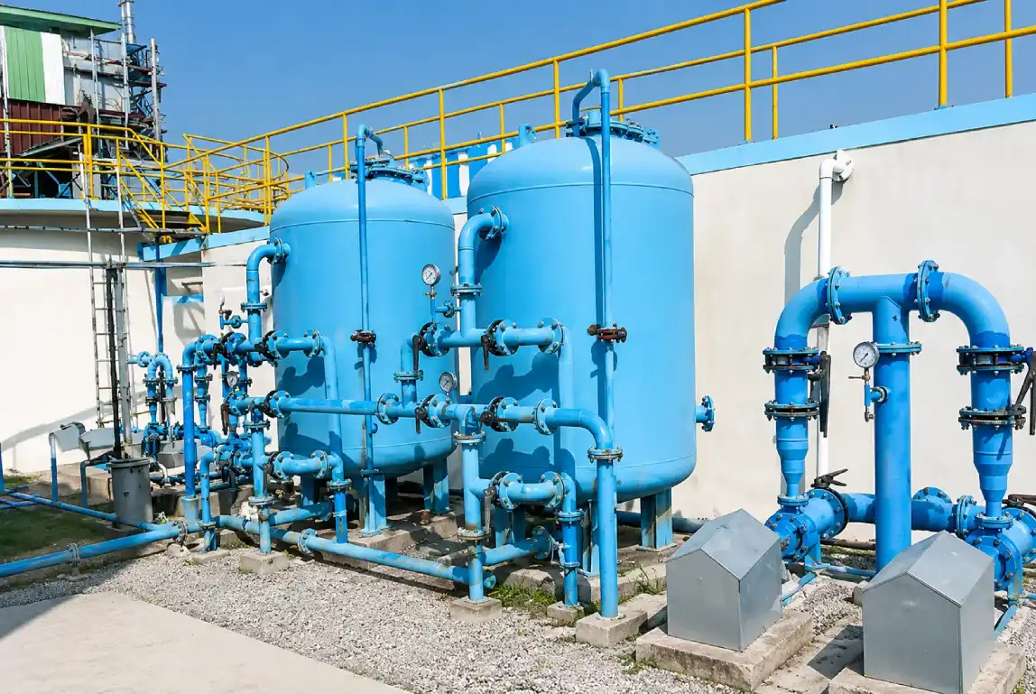 Condensate inlet header strainers and cartridge pre-filtration arrangement